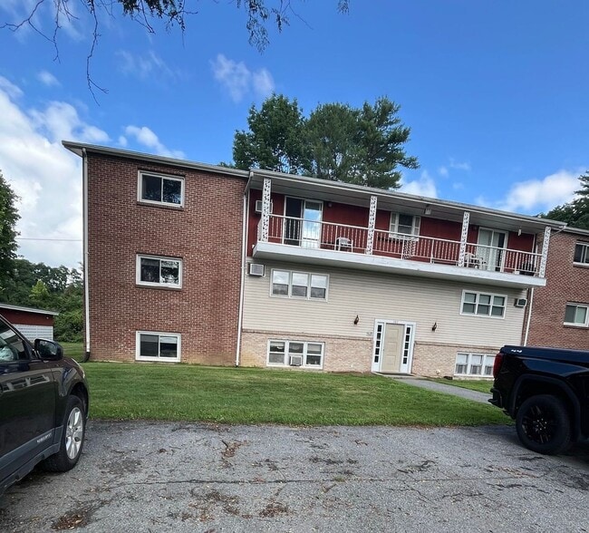 Photo - 382-384 River St