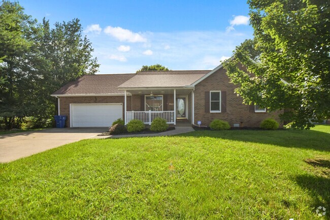 Building Photo - Pet Friendly Three Bedroom with Bonus! Rental