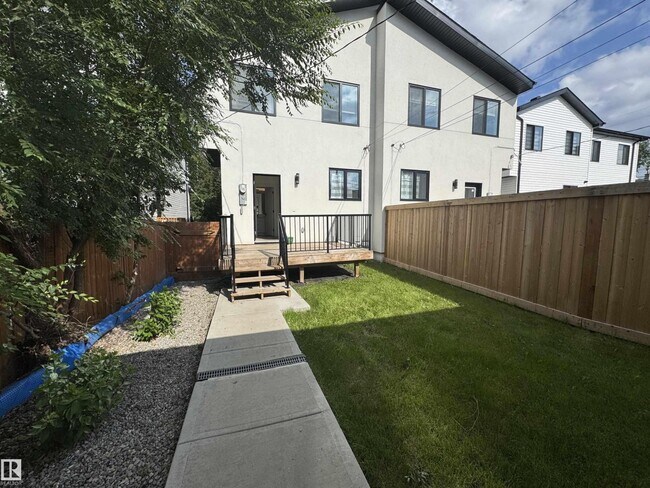 7224-7112 112 St NW