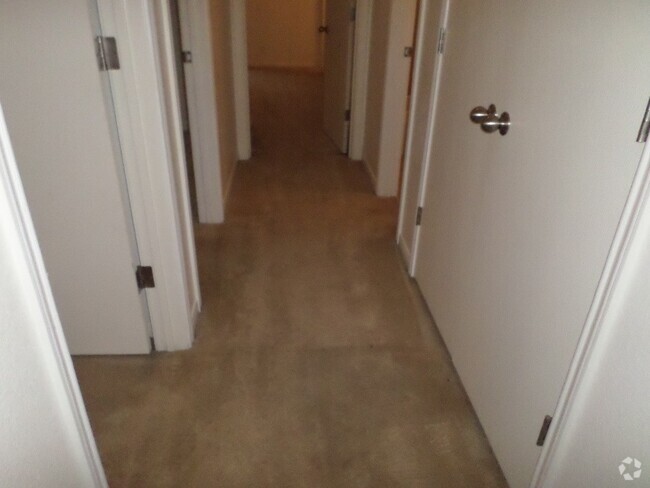 Building Photo - 1310 Chips Dr Unit A Rental