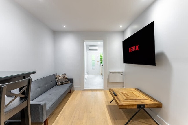 Building Photo - 8821 Rue Lajeunesse