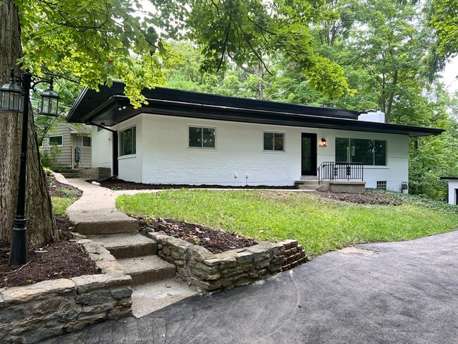 Photo - 9499 Maple Knoll Dr