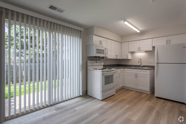 2 Br, 1 ba - 838 SF (Newly Remodeled) - Wildwood Village Apartments