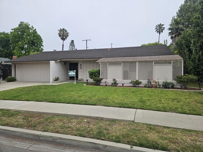 Building Photo - 316 Cambridge Dr