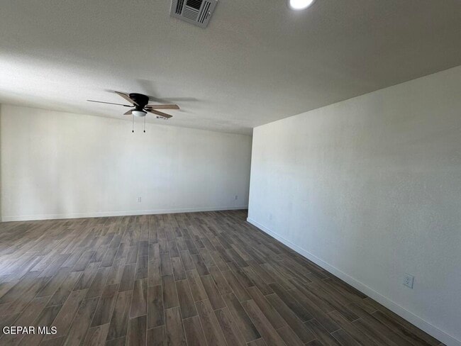 Photo - 102 Chama Ln