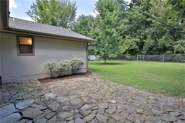 Building Photo - 1340 N Maxwell Dr Rental