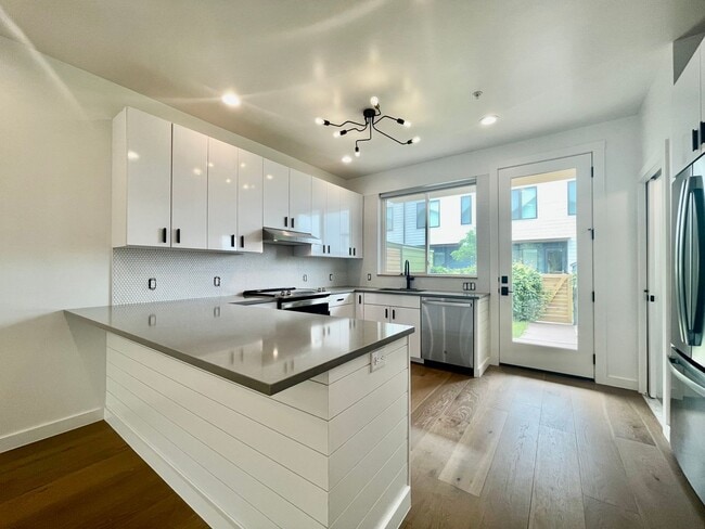 Photo - Modern High-End Townhome!