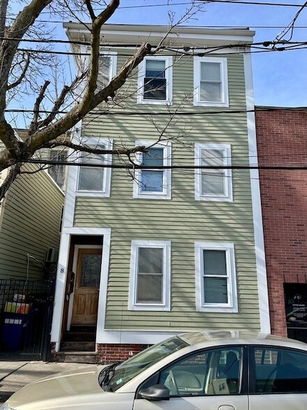 Building Photo - 8 S Bremen St Unit 1