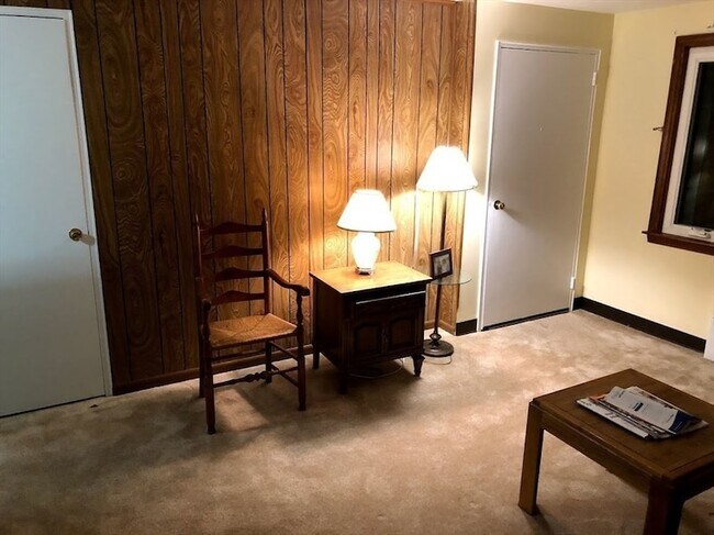 15 Saran Ave Unit Room