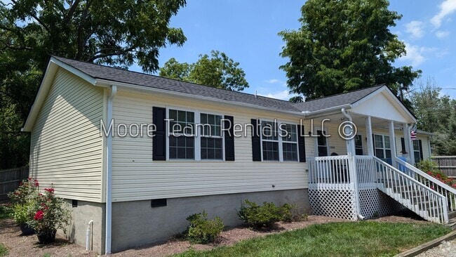 Building Photo - 1105 Maple St Unit Maple St 1105 - B Rental