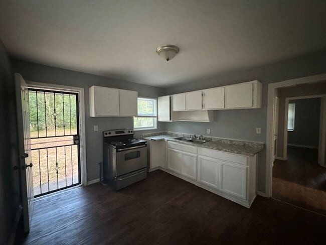 Photo - 304 Camellia Cir