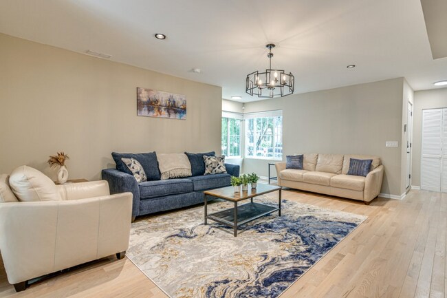 Photo - 1635 E 70th St