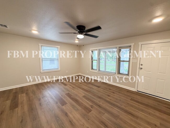 Photo - 303 E Thompson St