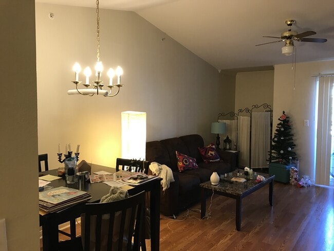 Photo - UT PRE LEASE: 3 bed/ 2 bath, West campus 1...