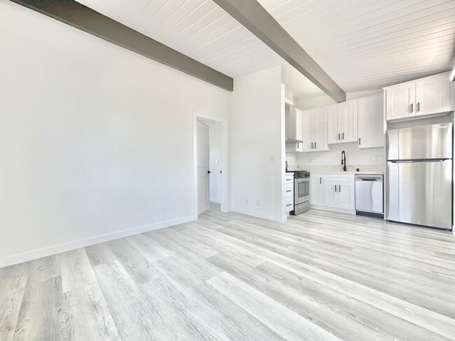 820 Coronado Terrace