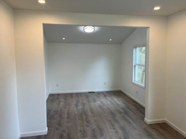 Photo - 1177 Lisbon St