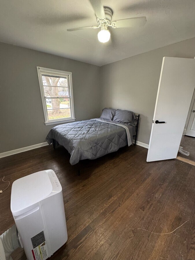 Photo - 2804 Long Way