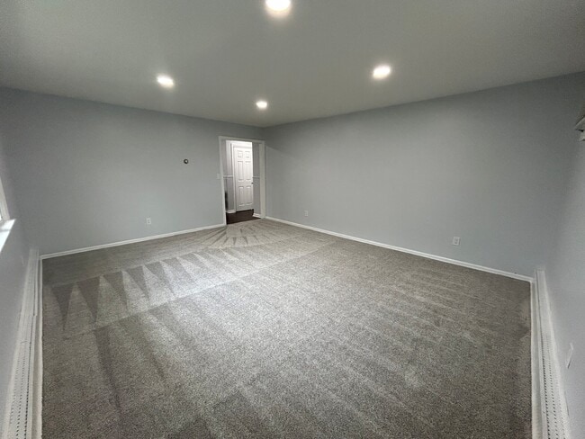 Living Room - 600 Ashwood Ave Unit 2