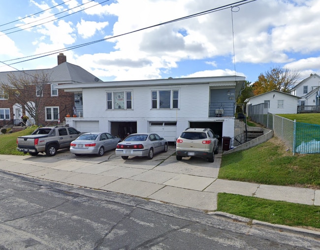 Building Photo - 412-412 N Lake St