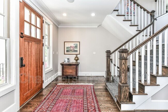 Photo - 215 N Van Buren St