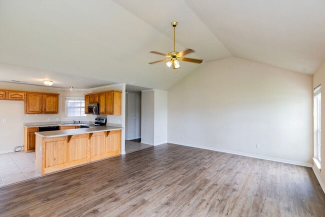 Photo - ***255 B ravenwood Blvd***