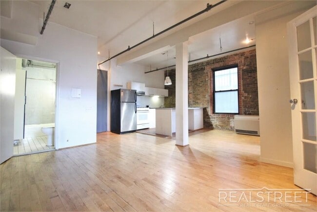 Building Photo - 2 BED LOFT in Williamsburg with Views! Unit 1G