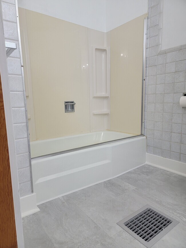 Baño - 810 S Kalamazoo Ave Unidad 810 (Lower)