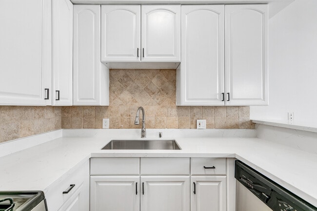 Photo - 4034 Redwood Ave