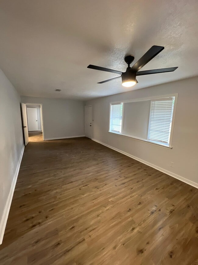 Photo - 314 McDowell Park Cir