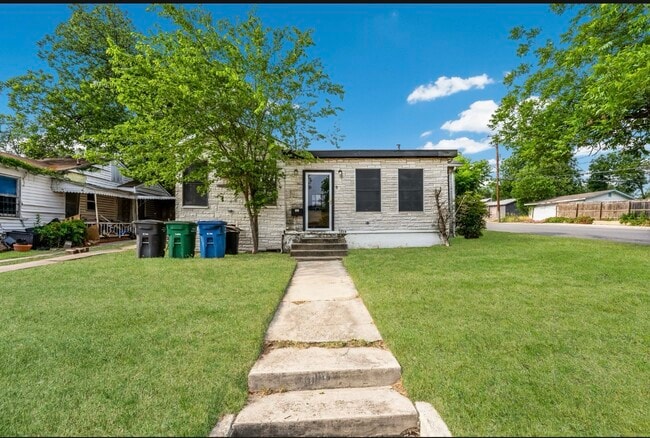 Photo - 1019 Chicago Blvd