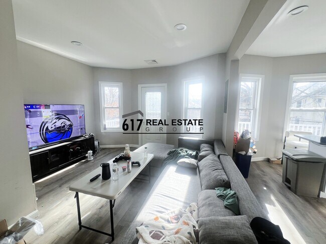 Photo - 39 Long Ave Unit 2