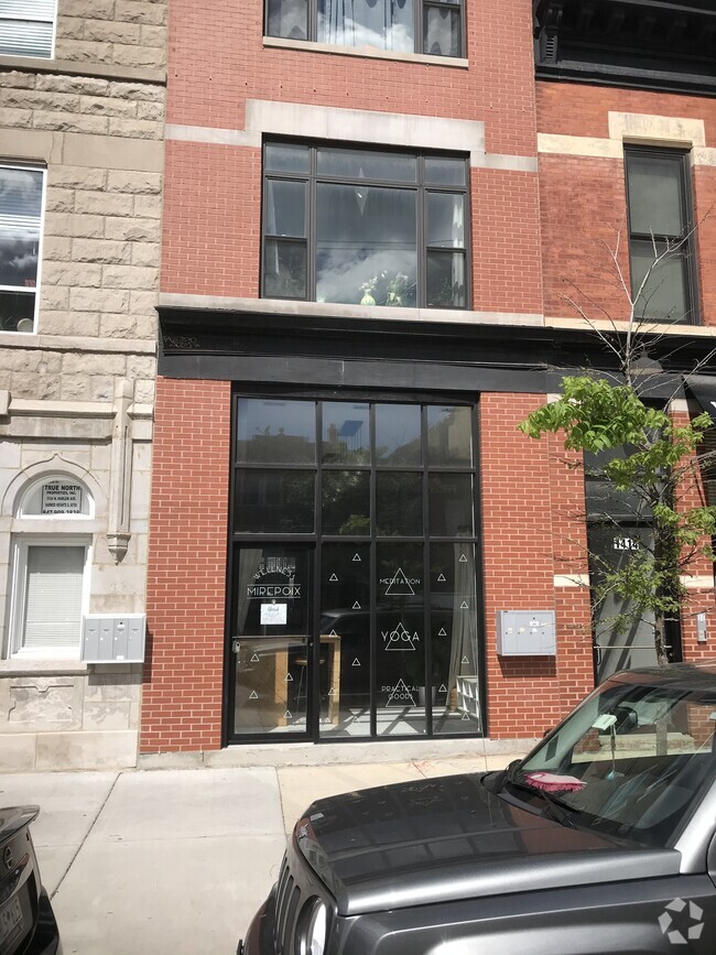 Building Photo - 1414 North Ashland Avenue Unit 1S- Wax Studio Rental