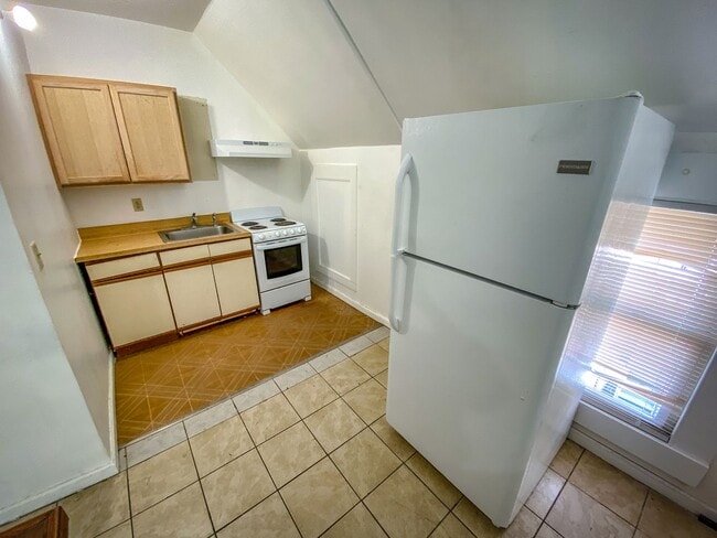 Photo - 714 State St Unidad 3rd Floor