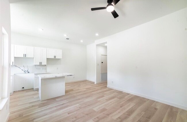 Photo - 333 Delaware St