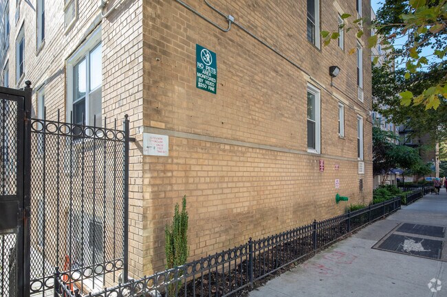 Photo - 142-20 Franklin Ave