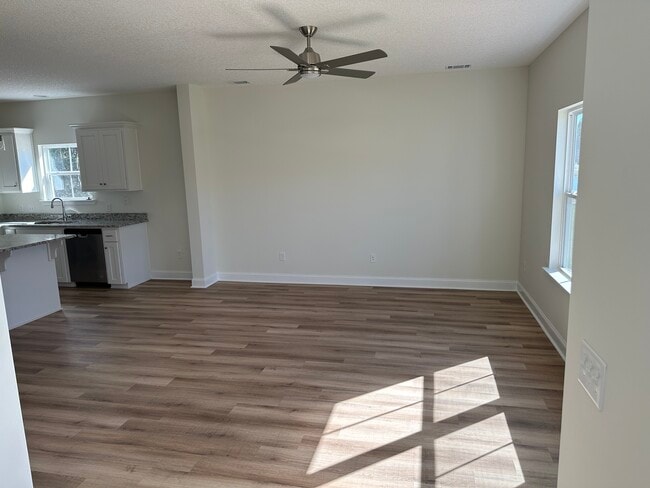 Photo - 945 Grayson Ave