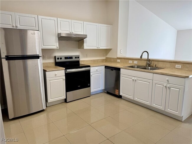 Photo - 10743 Robinson St