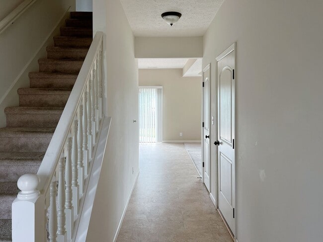 Photo - Charming 4-Bed Home in Blackthorne Subdivision - Cul-de-Sac Location!