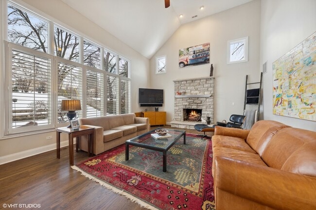 Photo - 613 Lakeside Dr