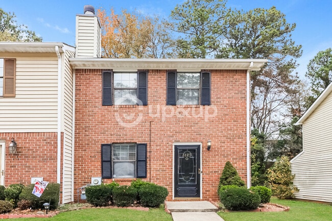 Building Photo - Fantastic 2bd/2.5ba home! Coming soon!