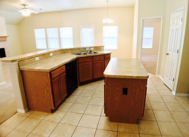 Photo - Large 3BD 2BA Home with Bonus Room in Yukon!!