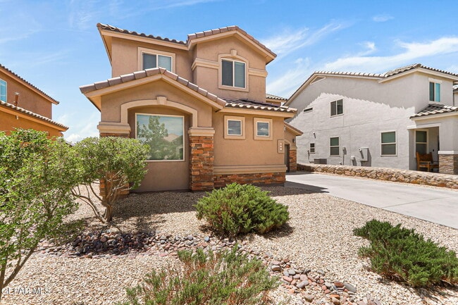 Photo - 405 Saltford Pl
