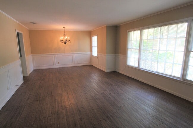 Photo - Beautiful 3 Bedroom 2 Bath with Large Back... House