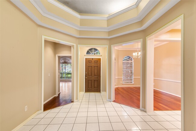 Building Photo - 6 Windfern Pl