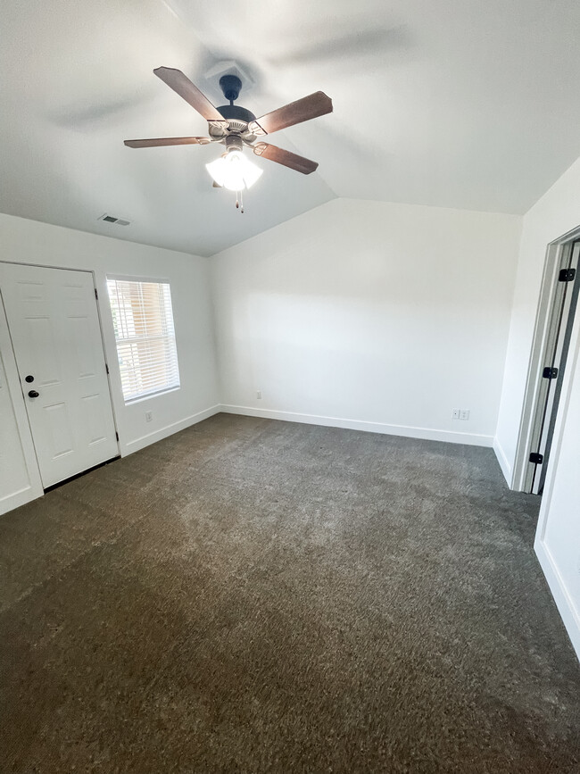 Master bedroom - 1574 N Venetian Way Townhome