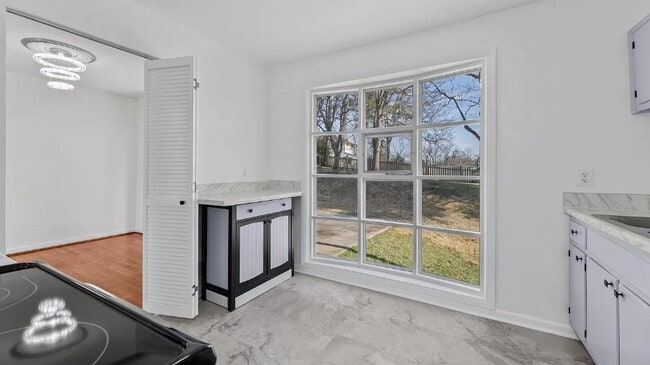 5xxx Regina Dr