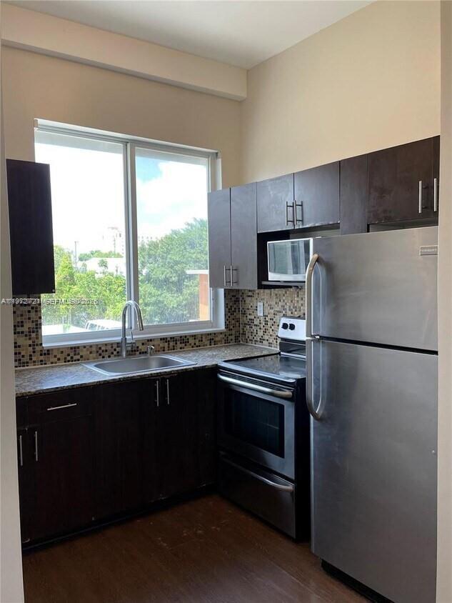 Building Photo - 1469 SW 5th St Unit 8