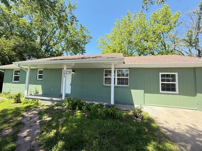 Photo - 4 bed 2 Bath Ozark, MO