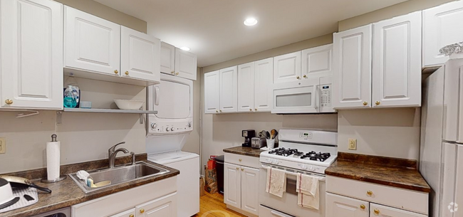 Building Photo - 343 Allston St Unit 3 Rental