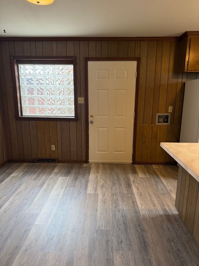 Photo - 2 Bedroom End Unit with New Flooring, Appliances & Fresh Paint!